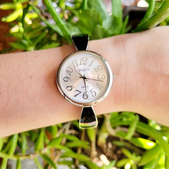 Classic Studio Quartz Watch - Picture 2 of 8